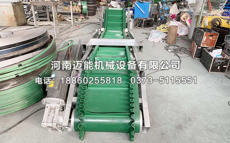 大傾角裙邊皮帶輸送機(jī)3